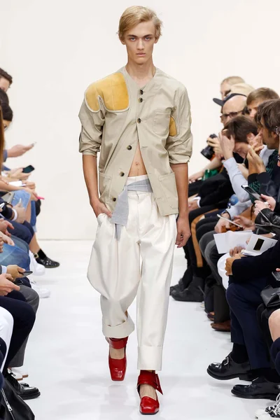 Look 19